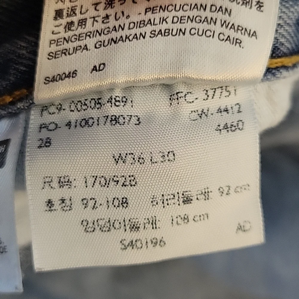 LEVI'S 505 Size 36 Faded Jeans